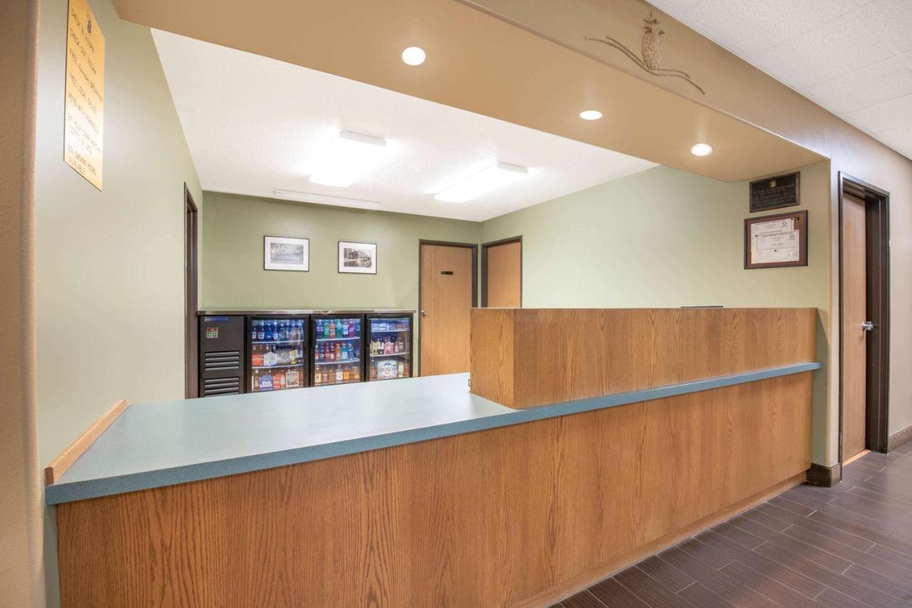 Four Seasons Inn Bottineau Zewnętrze zdjęcie